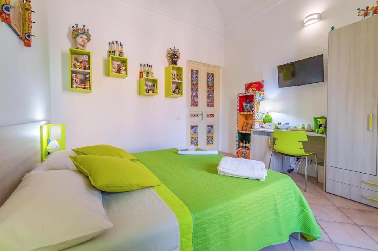 The Palace B&B And Apartments Santo Stefano di Camastra Exteriör bild