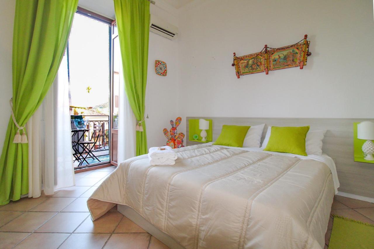 The Palace B&B And Apartments Santo Stefano di Camastra Exteriör bild
