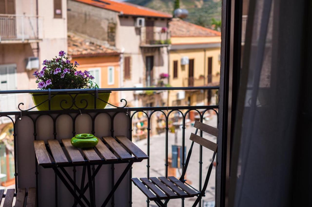 The Palace B&B And Apartments Santo Stefano di Camastra Exteriör bild