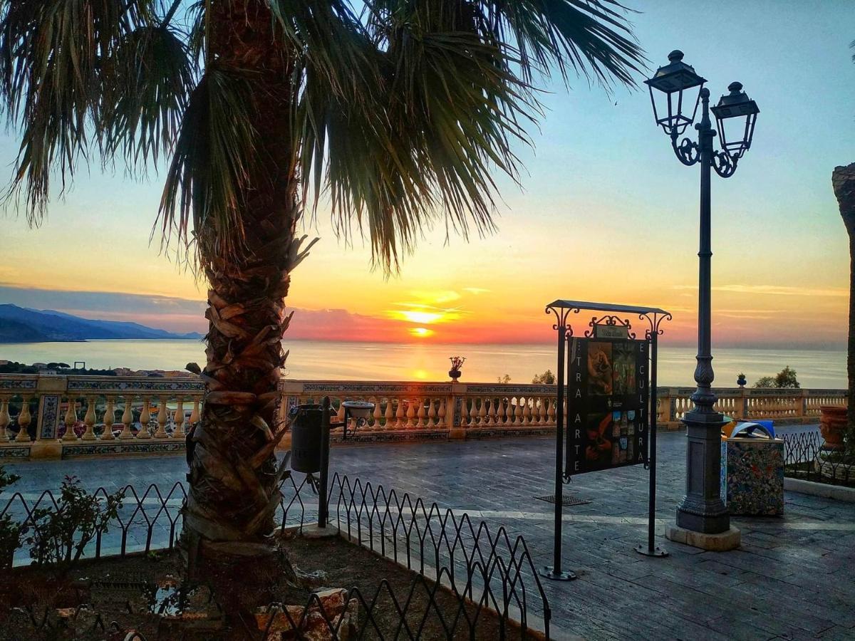 The Palace B&B And Apartments Santo Stefano di Camastra Exteriör bild