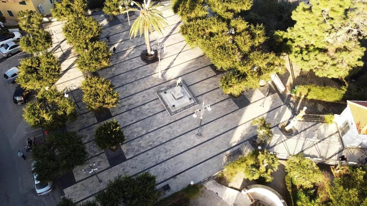 The Palace B&B And Apartments Santo Stefano di Camastra Exteriör bild