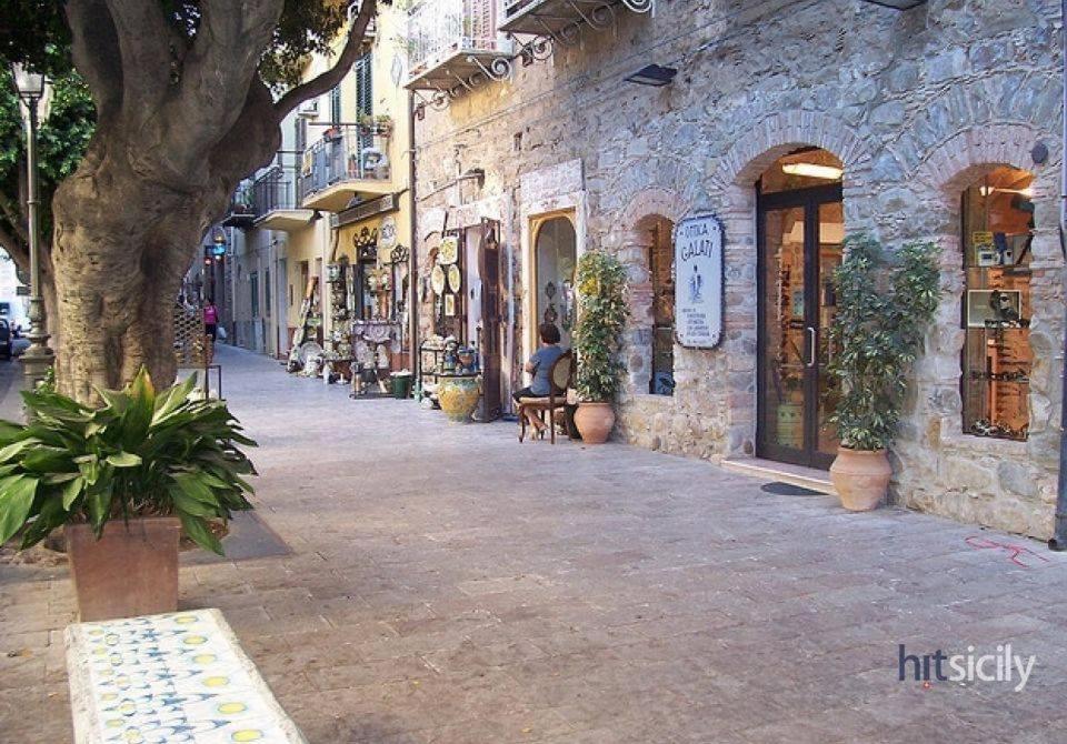 The Palace B&B And Apartments Santo Stefano di Camastra Exteriör bild
