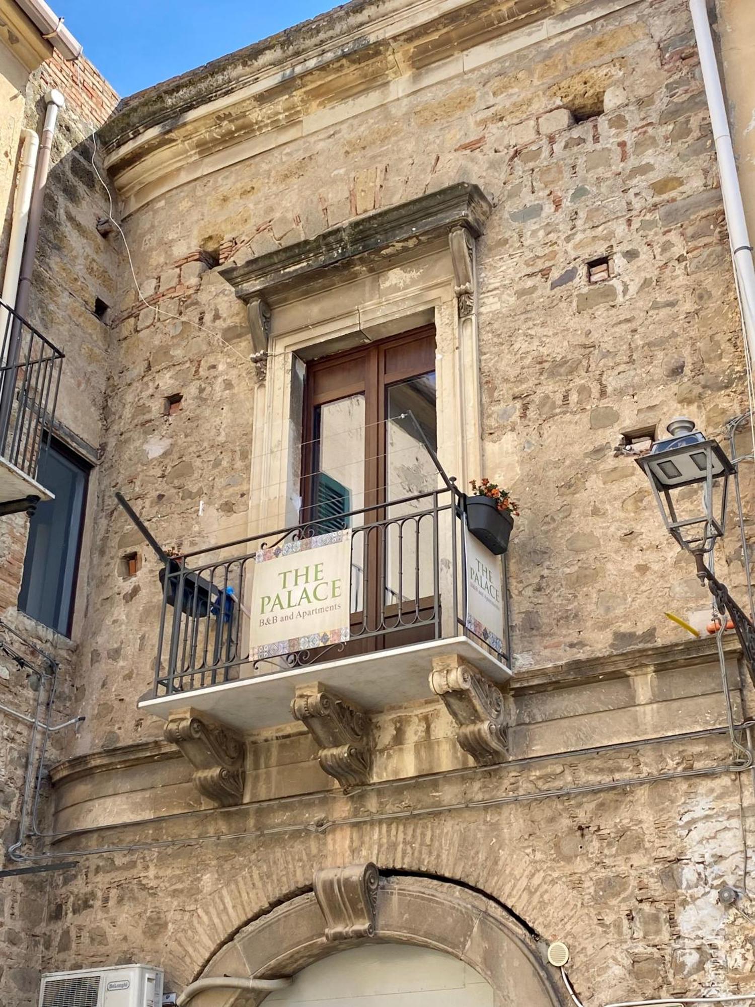 The Palace B&B And Apartments Santo Stefano di Camastra Exteriör bild