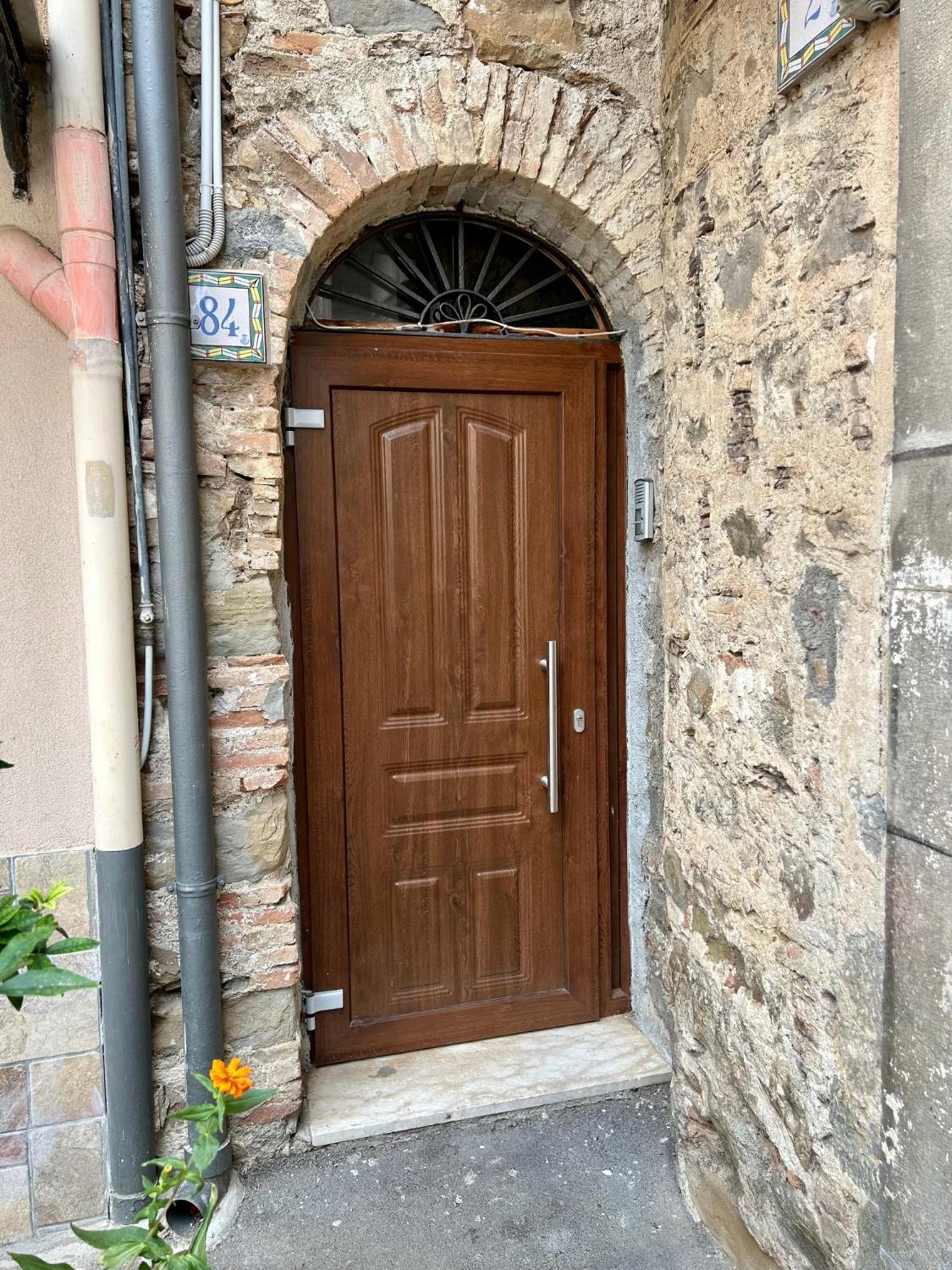 The Palace B&B And Apartments Santo Stefano di Camastra Exteriör bild