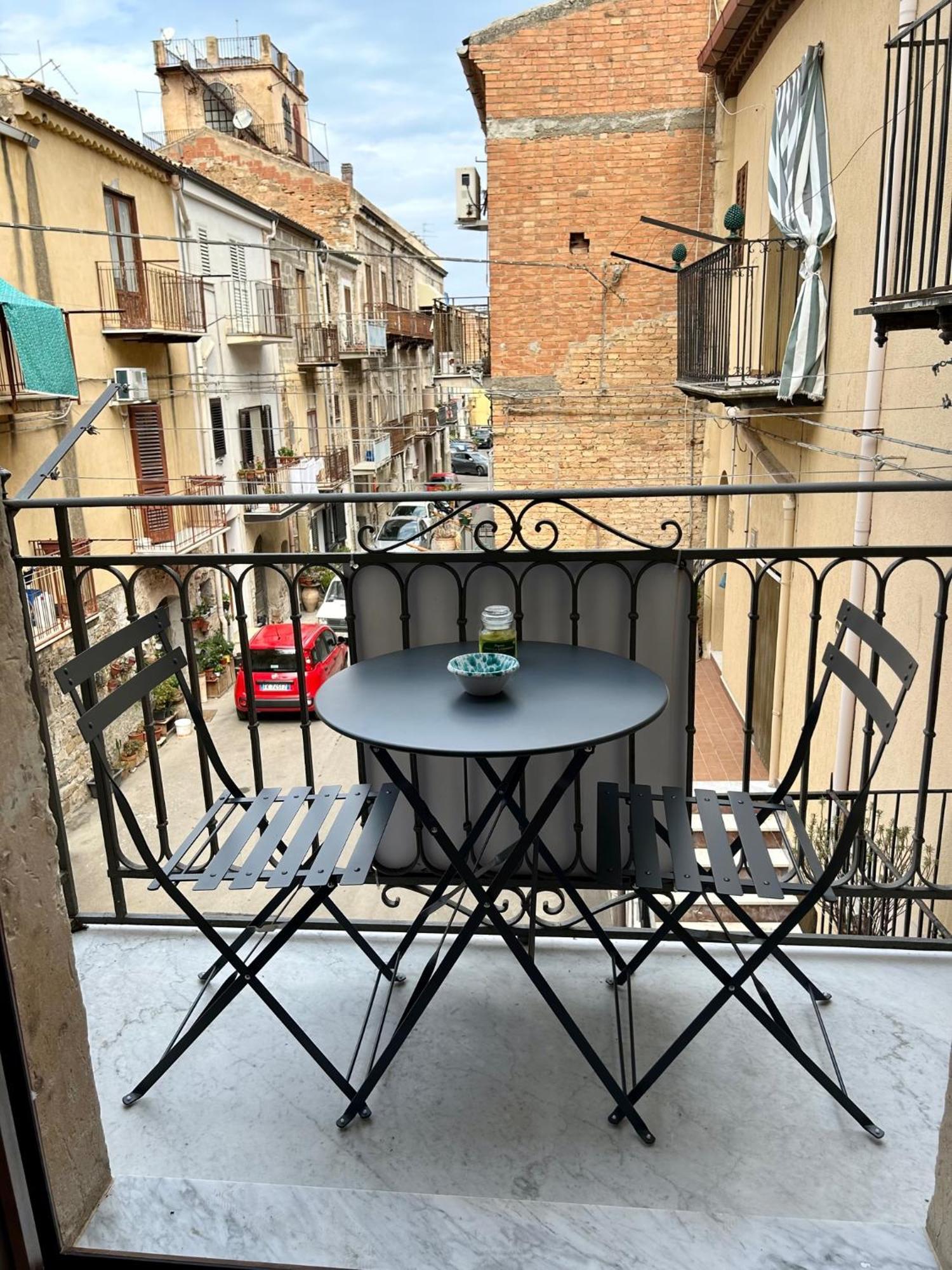 The Palace B&B And Apartments Santo Stefano di Camastra Exteriör bild